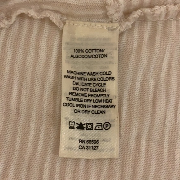 DKNY Jeans tee shirt. - Picture 7 of 7